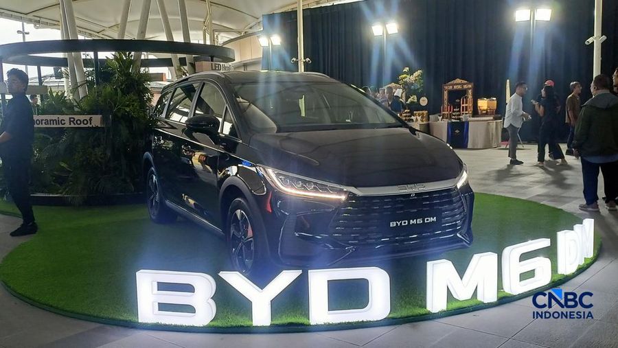 BYD M6 DM. (CNBC Indonesia/Ferry Sandi)