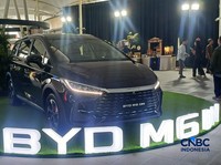BYD M6 DM. (CNBC Indonesia/Ferry Sandi)