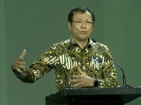 Ekonom Senior, Raden Pardede dalam acara SMBC Indonesia Economic Forum 2026 di Jakarta, Selasa (19/5/2026). (YouTube/SMBC Indonesia)