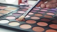 Eyeshadow Palette Buat Eksplor Warna atau Buat Pemula? Ini Bedanya 