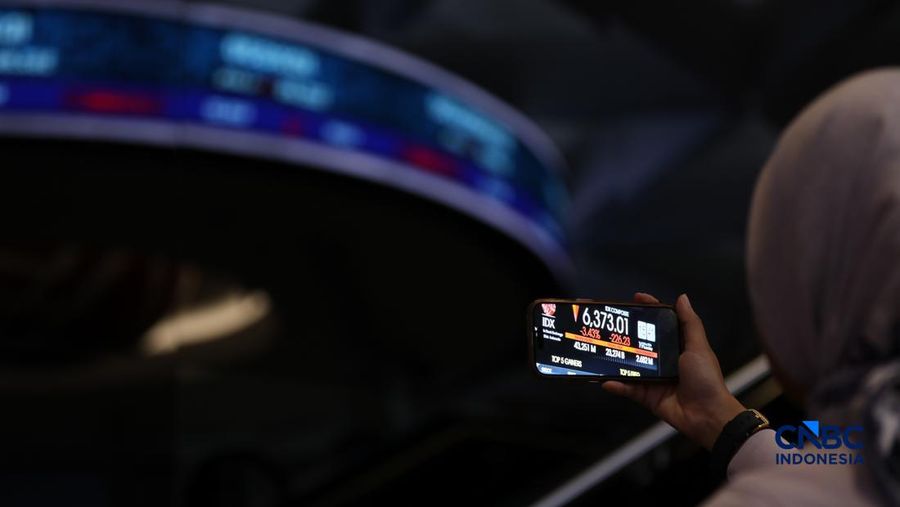 Indeks Harga Saham Gabungan (IHSG) kembali anjlok signifikan pada perdagangan hari ini, Selasa (19/5/2026). (CNBC Indonesia/Tri Susilo)