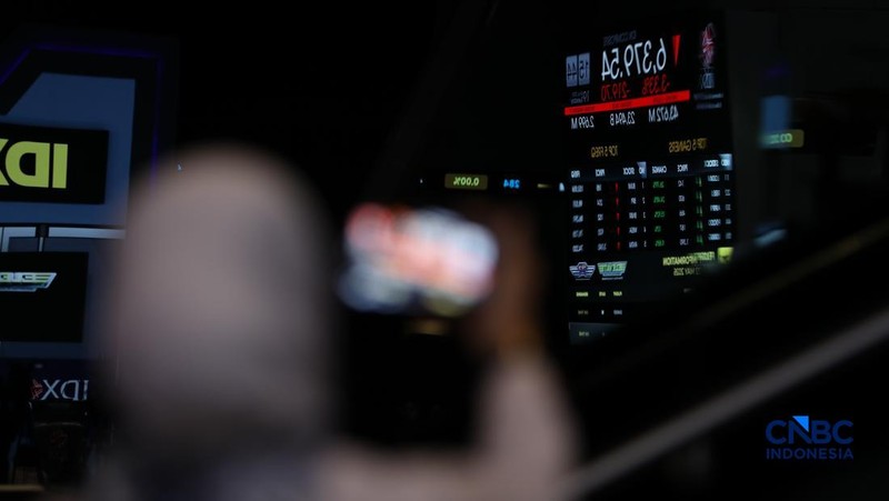 Indeks Harga Saham Gabungan (IHSG) kembali anjlok signifikan pada perdagangan hari ini, Selasa (19/5/2026).