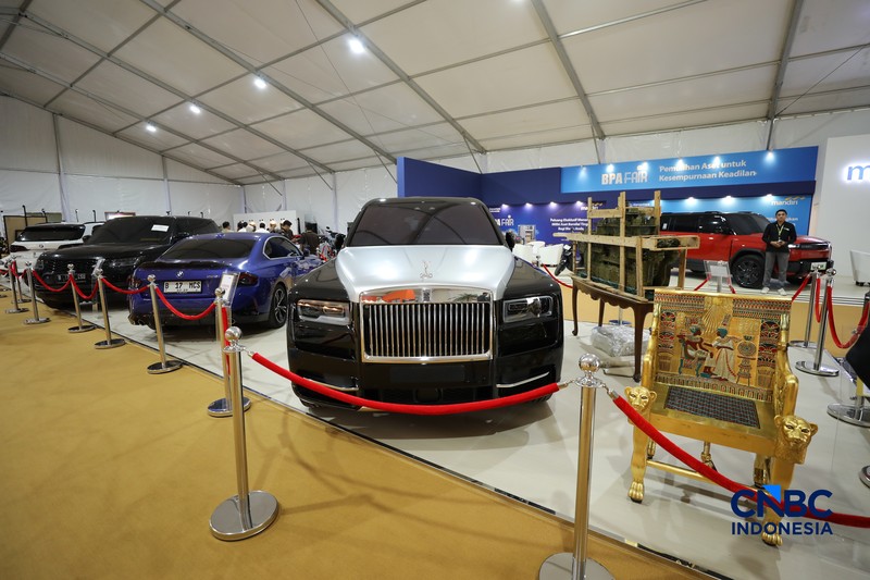 Kendaraan yang dilelang dalam pameran BPA Fair di Kantor BPA, Jalan Kebagusan Raya, Jakarta, Selasa (19/5/2026). (CNBC Indonesia/Tri Susilo)