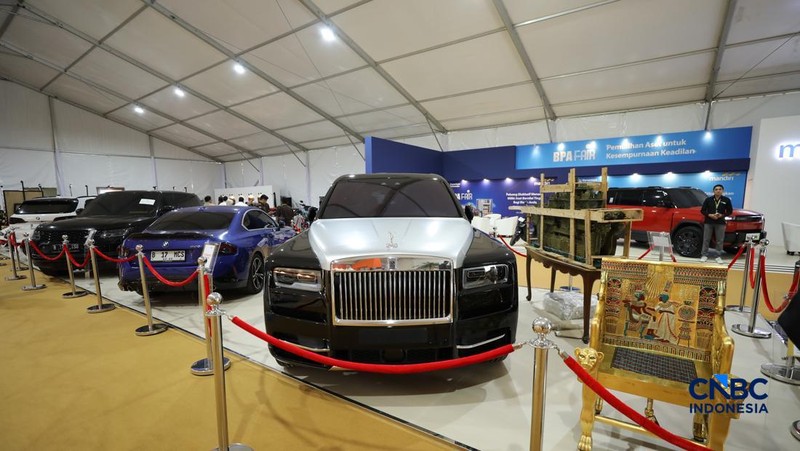 Kendaraan yang dilelang dalam pameran BPA Fair di Kantor BPA, Jalan Kebagusan Raya, Jakarta, Selasa (19/5/2026). (CNBC Indonesia/Tri Susilo)