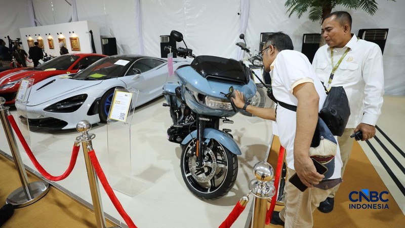 Kendaraan yang dilelang dalam pameran BPA Fair di Kantor BPA, Jalan Kebagusan Raya, Jakarta, Selasa (19/5/2026). (CNBC Indonesia/Tri Susilo)