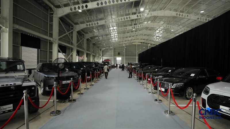 Kendaraan yang dilelang dalam pameran BPA Fair di Kantor BPA, Jalan Kebagusan Raya, Jakarta, Selasa (19/5/2026). (CNBC Indonesia/Tri Susilo)