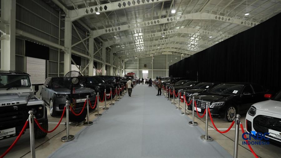 Kendaraan yang dilelang dalam pameran BPA Fair di Kantor BPA, Jalan Kebagusan Raya, Jakarta, Selasa (19/5/2026). (CNBC Indonesia/Tri Susilo)