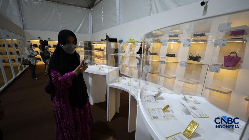 Barang yang dilelang dalam pameran BPA Fair di Kantor BPA, Jalan Kebagusan Raya, Jakarta, Selasa (19/5/2026). (CNBC Indonesia/Tri Susilo)