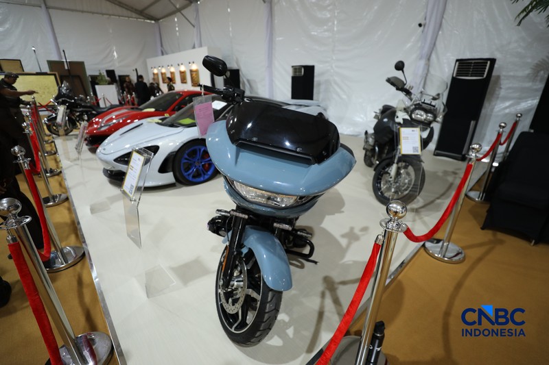 Kendaraan yang dilelang dalam pameran BPA Fair di Kantor BPA, Jalan Kebagusan Raya, Jakarta, Selasa (19/5/2026). (CNBC Indonesia/Tri Susilo)