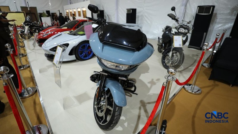 Kendaraan yang dilelang dalam pameran BPA Fair di Kantor BPA, Jalan Kebagusan Raya, Jakarta, Selasa (19/5/2026). (CNBC Indonesia/Tri Susilo)