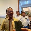 Menteri ESDM Bahlil Lahadalia di Kantor Kementerian ESDM, Selasa (19/5/2026). (CNBC Indonesia/Firda Dwi Muliawati)