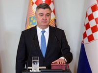 Presiden Kroasia yang terpilih kembali, Zoran Milanovic, mengucapkan sumpah jabatan selama upacara pelantikannya di kantor kepresidenan di Zagreb, pada 18 Februari 2025. (Photo by Damir SENCAR / POOL / AFP/File Foto)