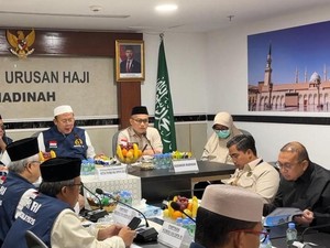 Timwas Haji DPR Rapat Kerja Bareng Daker Madinah, Apresiasi Pelayanan Jemaah