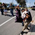Suasana lokasi kejadian yang dilaporkan sebagai situasi penembakan aktif di Islamic Center, San Diego California, AS< Senin (18/5/2026).  (REUTERS/Mike Blake)