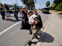 Suasana lokasi kejadian yang dilaporkan sebagai situasi penembakan aktif di Islamic Center, San Diego California, AS< Senin (18/5/2026).  (REUTERS/Mike Blake)