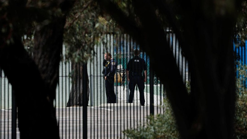 Suasana lokasi kejadian yang dilaporkan sebagai situasi penembakan aktif di Islamic Center, San Diego California, AS< Senin (18/5/2026). (REUTERS/Mike Blake)