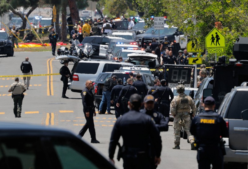 Suasana lokasi kejadian yang dilaporkan sebagai situasi penembakan aktif di Islamic Center, San Diego California, AS, Senin (18/5/2026).  (Tamer Barbakh/via REUTERS)