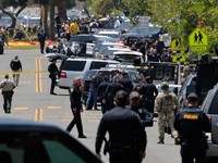 Suasana lokasi kejadian yang dilaporkan sebagai situasi penembakan aktif di Islamic Center, San Diego California, AS, Senin (18/5/2026). (REUTERS/Mike Blake)