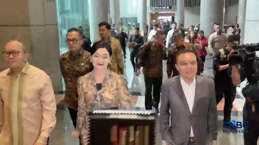 Wakil Ketua Dewan Perwakilan Rakyat Republik Indonesia (DPR RI) Sufmi Dasco Ahmad mengunjungi Bursa Efek Indonesia (BEI) di Jakarta, Selasa (19/5/2026). (CNBC Indonesia/Mentari Puspandini)