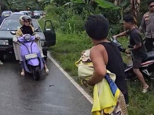 Video Bayi di Sulbar Merangkak Keluar Rumah hingga Tewas Terseret Arus Sungai