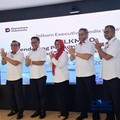 Direktur Utama Telkom Dian Siswarini (tengah) usai acara paparan media dI Telkom Landmark Tower, Jakarta, Rabu (20/5/2026). (CNBC Indonesia/Demis Rizky)
