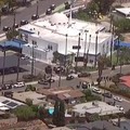 Kendaraan polisi memadati jalan-jalan di sekitarnya setelah dilaporkan adanya "situasi penembak aktif" di Pusat Islam di komunitas Clairemont, San Diego, California, AS, Senin (18/5/2926). (ABC Affiliate KGTV via REUTERS)