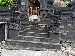 Abrasi di Pura Rambut Siwi Jembrana Mengganas, Bangunan Terancam Runtuh