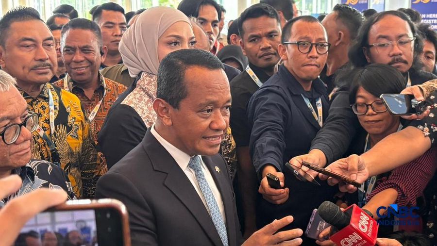 Menteri ESDM, Bahlil Lahadalia saat ditemui wartawan usai meresmikan pembukaan The 50th IPA Convex di ICE BSD, Tangerang, Rabu (20/5/2026). (CNBC Indonesia/Firda Dwi Muliawati)