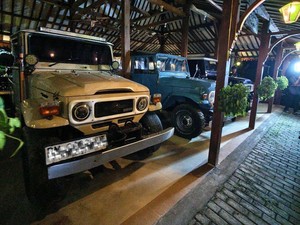 KPK Geledah Rumah Bupati Ponorogo Sugiri, Sita 3 Toyota Hardtop dan 1 Alphard