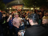 Fan Arsenal Tumpah Ruah Rayakan Penantian 22 Tahun Gelar Liga Inggris