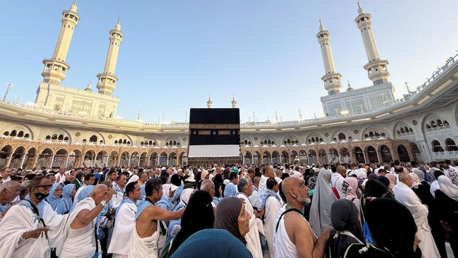 Penuh Haru! Potret Lautan Manusia Padati Ka'bah Jelang Puncak Haji