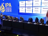 Penandatanganan kontrak kerja sama wilayah kerja migas hasil lelang bagian dalam rangkaian acara pembukaan dan peresmian IPA Convention and Exhibition 2026 di ICE BSD, Tangerang, Rabu (20/5/2026). (Tangkapan Layar Youtube/KementerianESDM)