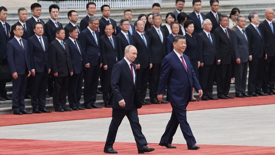 Presiden China Xi Jinping dan Presiden Rusia di Balai Besar Rakyat di Beijing, China, Rabu (20/5/2026). (REUTERS/Maxim Shemetov/Pool)