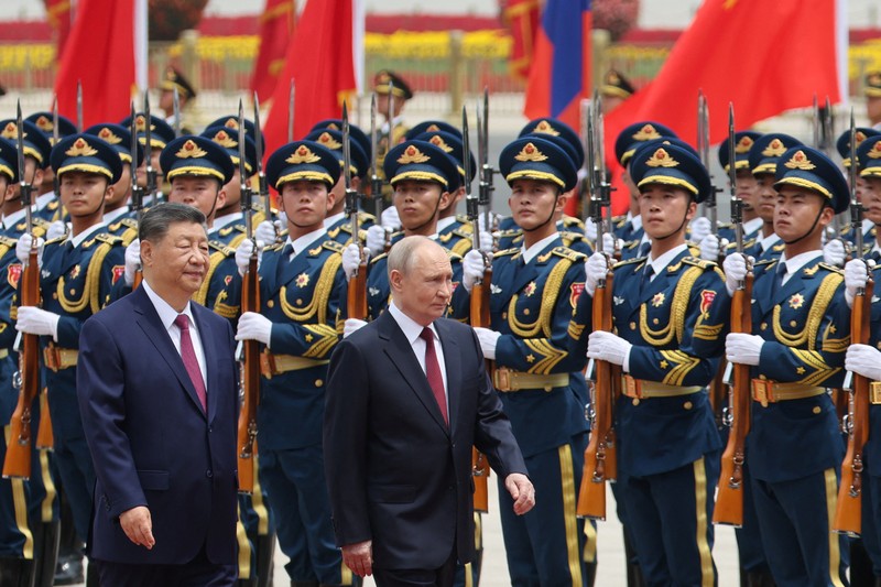Presiden China Xi Jinping dan Presiden Rusia di Balai Besar Rakyat di Beijing, China, Rabu (20/5/2026). (Sputnik/Maxim Stulov/Pool via REUTERS)