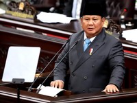Presiden Prabowo Subianto menyampaikan pidato saat menghadiri Rapat Paripurna DPR RI ke-19 Terkait KEM dan PPKF RAPBN 2027 di Gedung DPR RI, Jakarta, Rabu (20/5/2026). (Pool/Wartawan Parlemen)