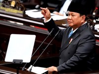 Presiden Prabowo Subianto menyampaikan pidato saat menghadiri Rapat Paripurna DPR RI ke-19 Terkait KEM dan PPKF RAPBN 2027 di Gedung DPR RI, Jakarta, Rabu (20/5/2026). (Pool/Wartawan Parlemen)