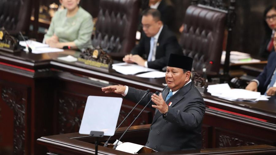 Presiden Prabowo Subianto menyampaikan pidato saat menghadiri Rapat Paripurna DPR RI ke-19 Terkait KEM dan PPKF RAPBN 2027 di Gedung DPR RI, Jakarta, Rabu (20/5/2026). (Pool/Wartawan Parlemen)