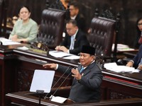 Presiden Prabowo Subianto menyampaikan pidato saat menghadiri Rapat Paripurna DPR RI ke-19 Terkait KEM dan PPKF RAPBN 2027 di Gedung DPR RI, Jakarta, Rabu (20/5/2026). (Pool/Wartawan Parlemen)