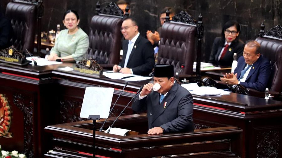 Presiden Prabowo Subianto menyampaikan pidato saat menghadiri Rapat Paripurna DPR RI ke-19 Terkait KEM dan PPKF RAPBN 2027 di Gedung DPR RI, Jakarta, Rabu (20/5/2026). (Pool/Wartawan Parlemen)