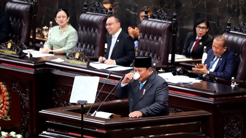 Presiden Prabowo Subianto menyampaikan pidato saat menghadiri Rapat Paripurna DPR RI ke-19 Terkait KEM dan PPKF RAPBN 2027 di Gedung DPR RI, Jakarta, Rabu (20/5/2026). (Pool/Wartawan Parlemen)