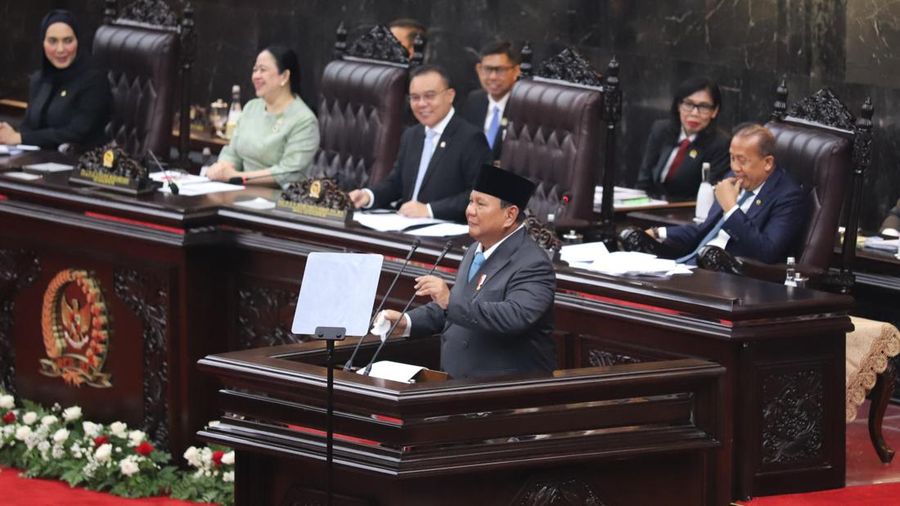 Presiden Prabowo Subianto menyampaikan pidato saat menghadiri Rapat Paripurna DPR RI ke-19 Terkait KEM dan PPKF RAPBN 2027 di Gedung DPR RI, Jakarta, Rabu (20/5/2026). (Pool/Wartawan Parlemen)