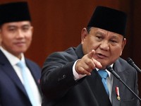 Presiden Prabowo Subianto menyampaikan pidato saat menghadiri Rapat Paripurna DPR RI ke-19 Terkait KEM dan PPKF RAPBN 2027 di Gedung DPR RI, Jakarta, Rabu (20/5/2026). (REUTERS/Willy Kurniawan)
