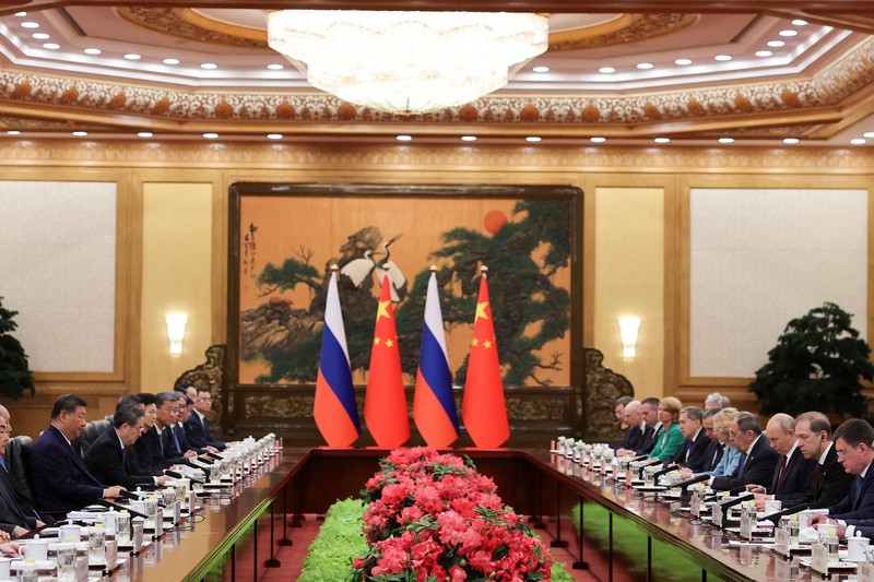 Presiden China Xi Jinping dan Presiden Rusia di Balai Besar Rakyat di Beijing, China, Rabu (20/5/2026). (Sputnik/Maxim Stulov/Pool via REUTERS)