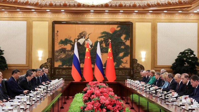 Presiden Rusia Vladimir Putin dan Presiden China Xi Jinping menghadiri pertemuan bilateral di Balai Besar Rakyat di Beijing, China, Rabu (20/5/2026). (REUTERS/Maxim Shemetov/Pool)