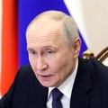 Presiden Rusia Vladimir Putin memimpin pertemuan dengan anggota tetap Dewan Keamanan melalui tautan video di Moskow, Rusia, 18 Mei 2026. (Sputnik/Mikhail Metzel/Pool via REUTERS)