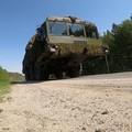 Sebuah peluncur rudal Iskander-M Rusia melaju selama latihan pasukan nuklir di lokasi yang tidak diketahui di Rusia, dalam gambar diam ini yang diambil dari rekaman yang dirilis pada 20 Mei 2026. (Russian Defence Ministry/Handout via REUTERS)