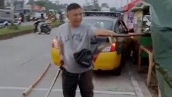 Viral Oknum Polisi Mabuk Ngamuk Bawa Pistol-Samurai di Garut