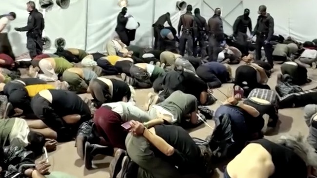 Biadab! Potret Israel Paksa Sujud Tahanan Global Sumud, Ada WNI?