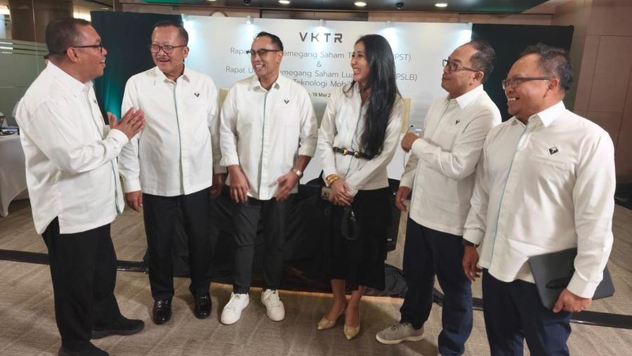 Jajaran direksi dan komisaris VKTR