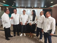 Jajaran direksi dan komisaris VKTR
